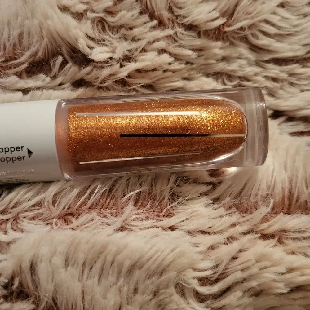 Becca Light Gleam Eyeshadow *RED STAR